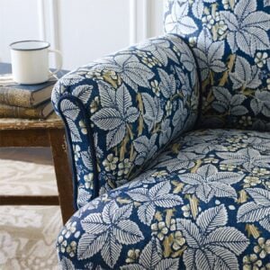 William Morris Bramble - Light Blue and Red - Image 4