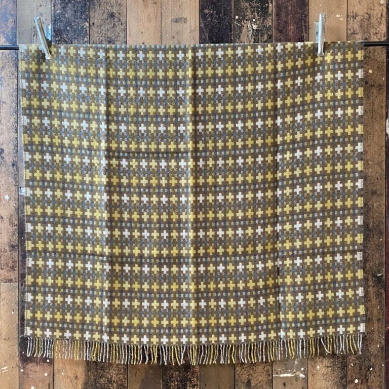 Eshton Blanket - Bronze - Image 3