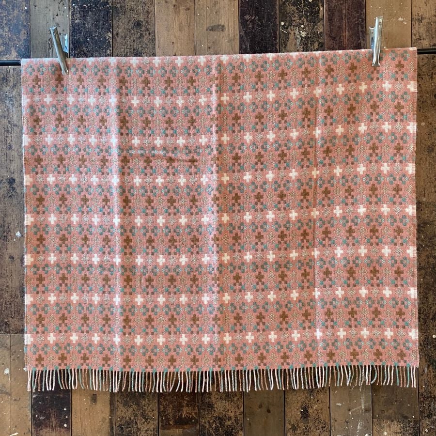 Eshton Blanket - Pink