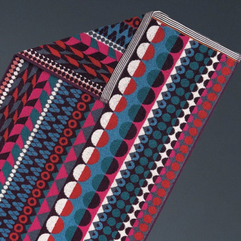 Margo Selby Hand Towel - Kilburn - Image 3