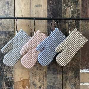 Gingham Oven Glove - Image 1