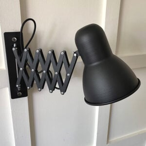 Extending wall light
