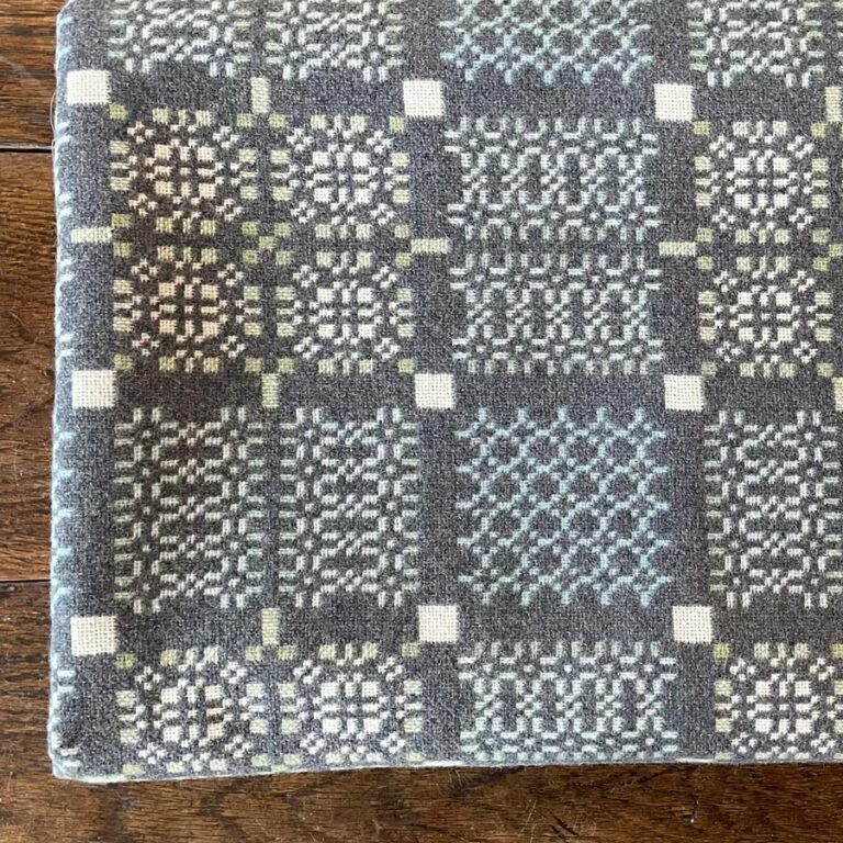Knot Garden Welsh Throw - Bluestone
