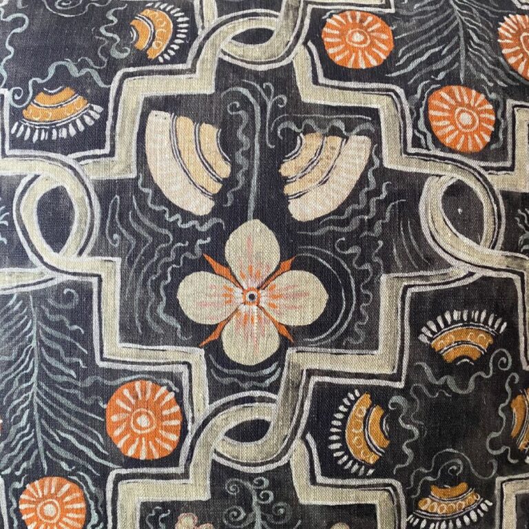 Ledbury Elizabethan Linen Cushion - Image 4
