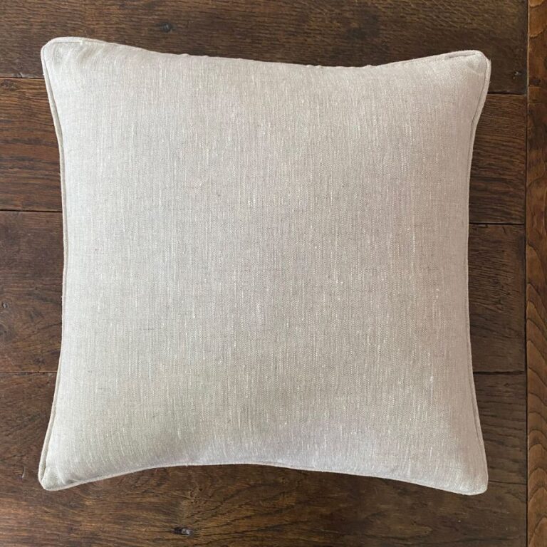 Ledbury Elizabethan Linen Cushion - Image 3