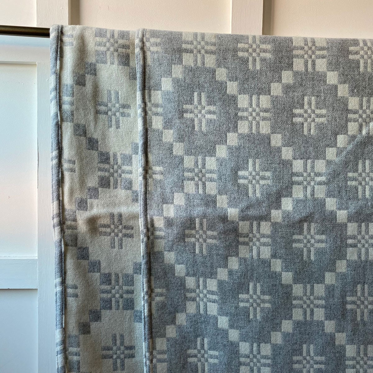 St David's Cross Welsh Throw - Grey - Image 4