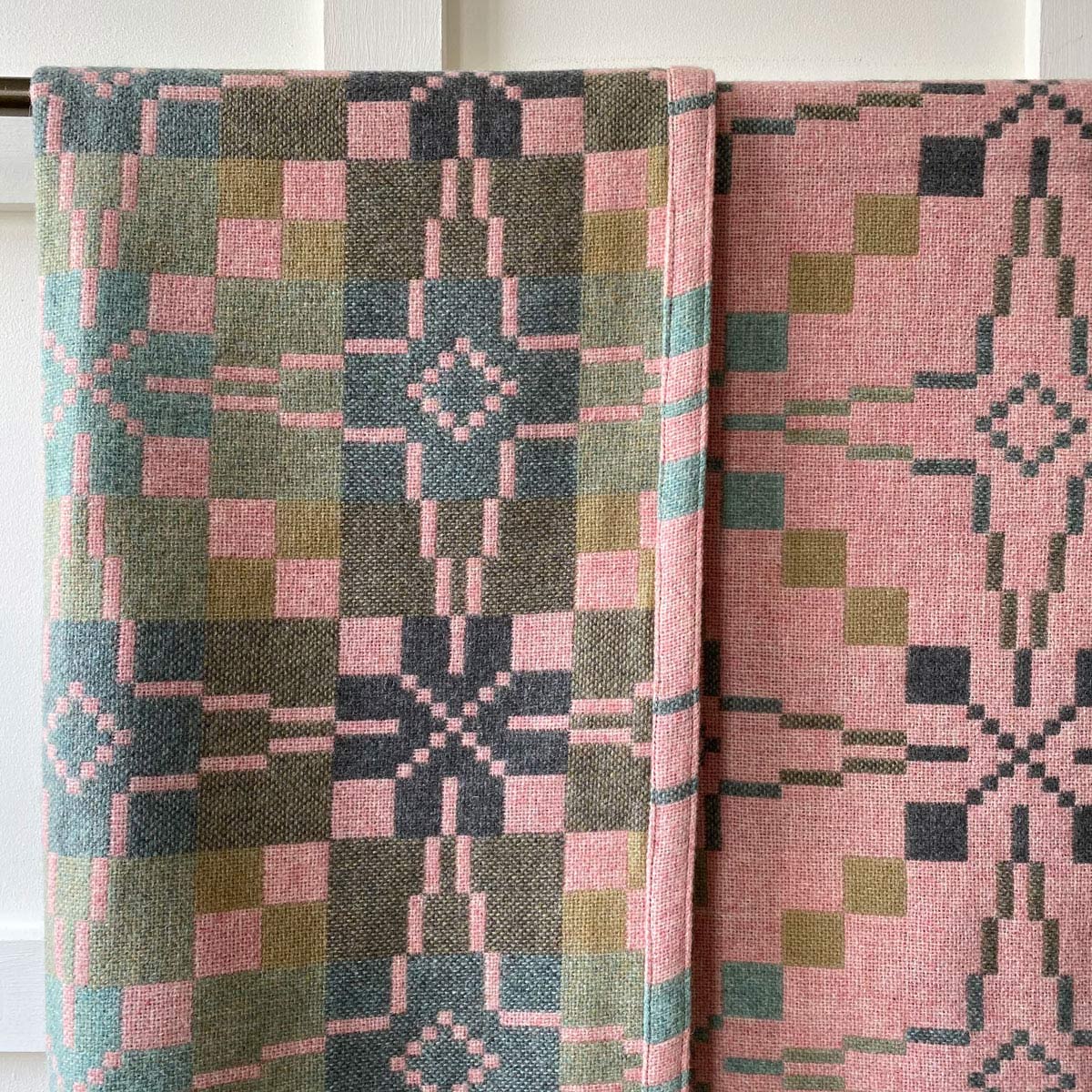 Vintage Star Welsh Throw - Blossom - Image 4