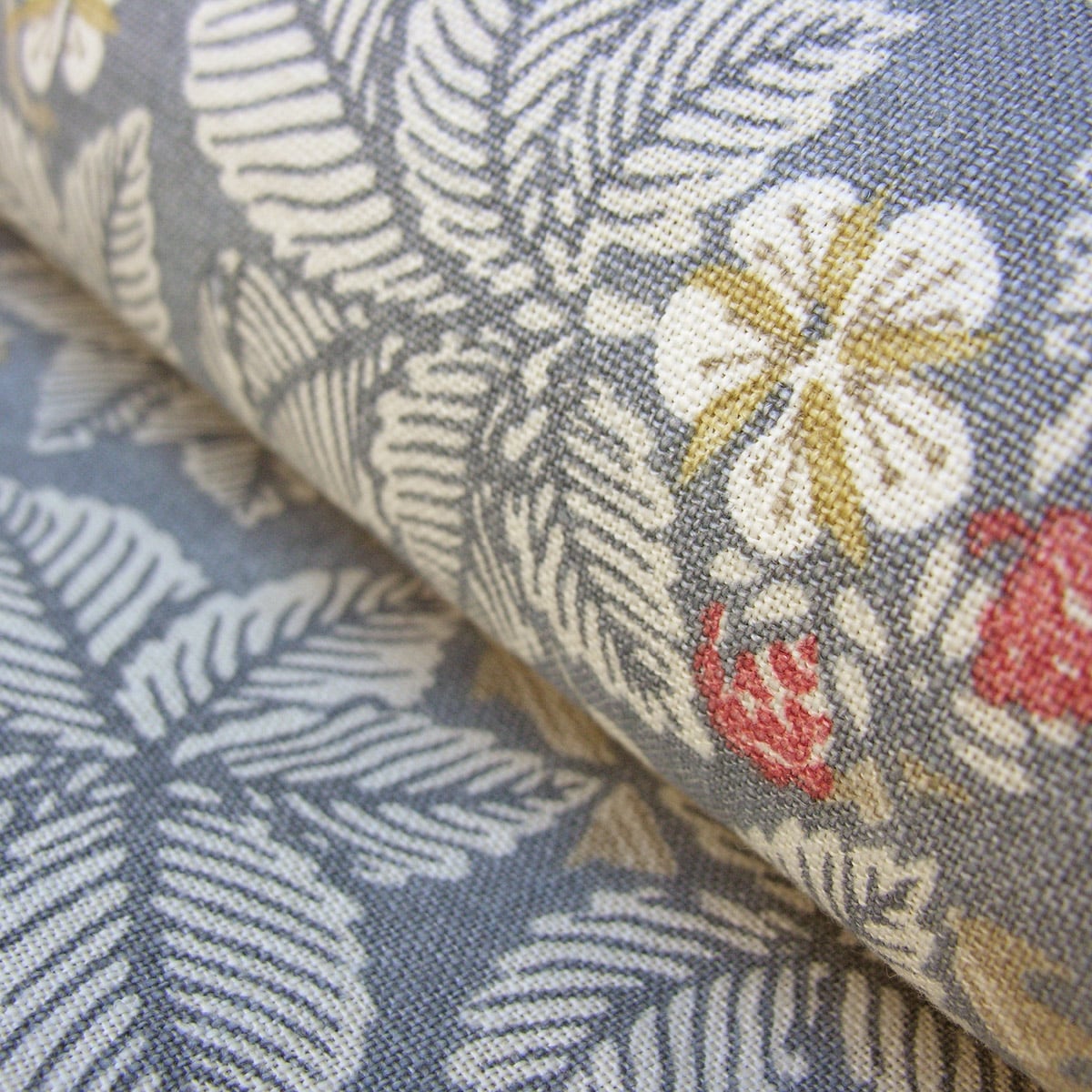 William Morris Bramble - Light Blue and Red - Image 1
