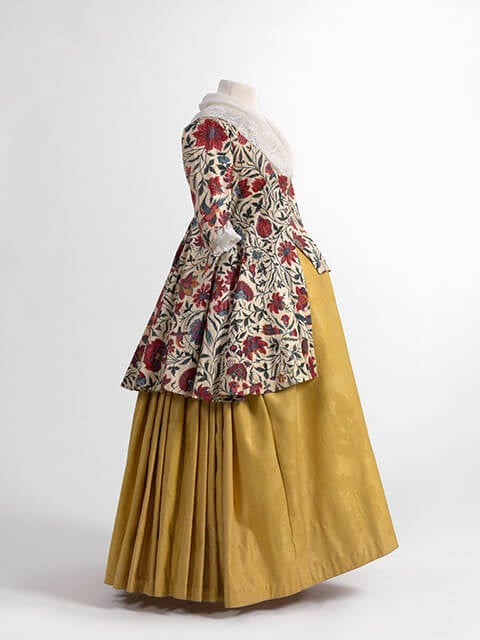 Jacket in chintz, skirt in wool damask, 1750-1800. Jacoba de Jonge Collection in MoMu - Fashion Museum Province of Antwerp, www.momu.be / Photo by Hugo Maertens, Bruges