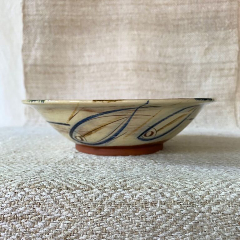 Jennifer Hall Slipware Pasta Bowl - Fish Trio JHPB2 - Image 6